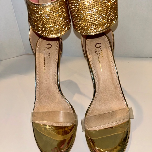 Olivia Ferragamo Gold Patent Heels - Picture 2 of 5